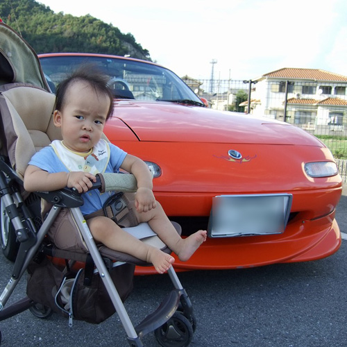 今ではロードリーが大好きになった息子の赤ちゃんの時の写真です