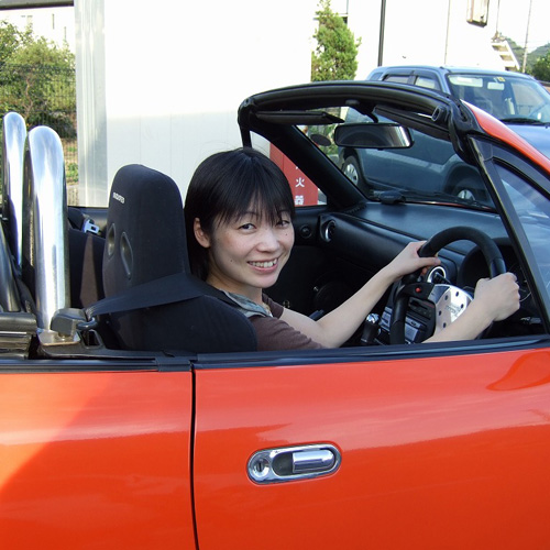 嫁さんがロードリー初ドライブした時の写真です。<br>久々のマニュアルミッションで緊張しています(^^)